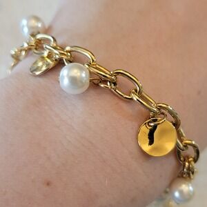 Vintage UNSIGNED Gold Tone Disc & Faux Pearl Dangle Charm 7.5" Bracelet